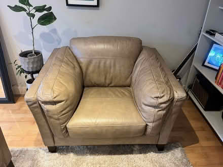 Photo of free Violino Leather Sofa & Armchair (SW18) #2