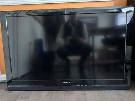 Photo of free 40” Sony Bravia TV (In Reston off of Lawyers Road) #1