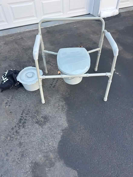 Photo of free Commode (Cortlandt Man near Put Valley) #1