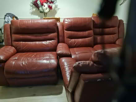 Photo of free 3 seater & 2 seater setees (Luton LU4 0RJ) #2