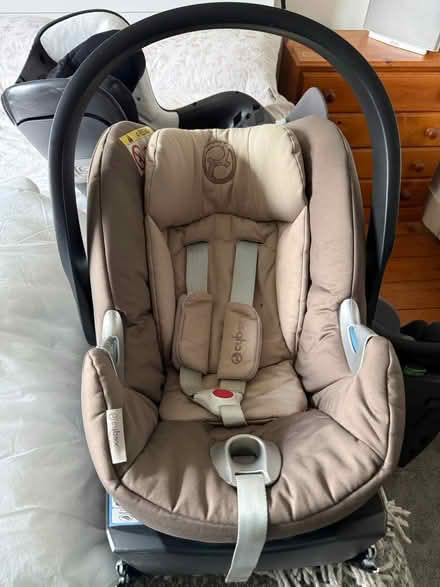 Photo of free Baby car seat (RG8) #1