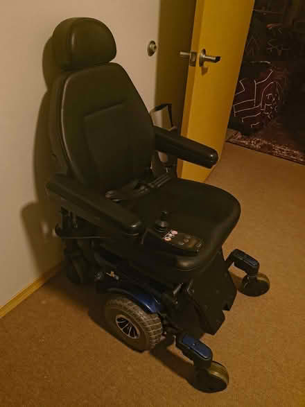 Photo of free Electric chair (62nd Ave in Fife WA) #1