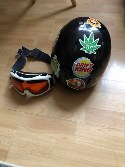 Photo of free Snowboard helmet and goggles (Cutteslowe OX2) #2