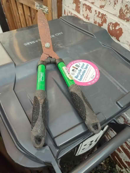 Photo of free Garden Sheers (Central Preston PR1) #1