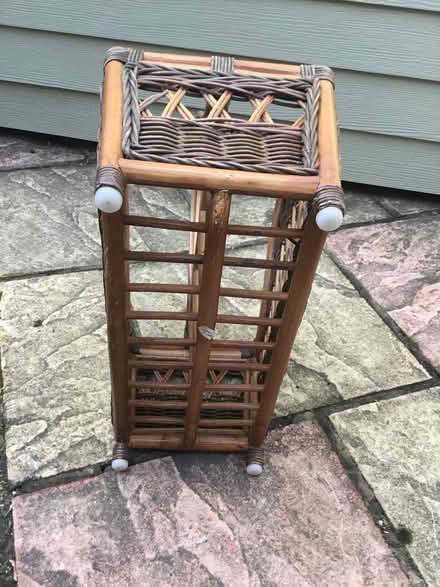 Photo of free Vintage magazíne rack (Honiton central) #4