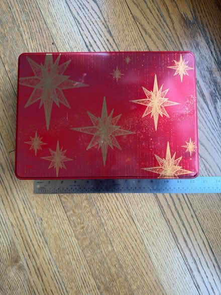 Photo of free ~8"x11"x4" Red+Star Metal Box (Darien - near 75th x Cass Ave.) #1