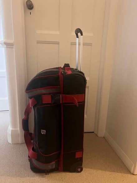 Photo of free Large used wheelie suitcase. Broken handle - see pictures (Brentford TW8) #2