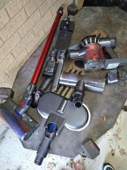 Photo of free Dyson v6 (Hitchin SG4) #1