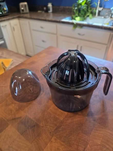 Photo of free Small juicer (Millersville) #1