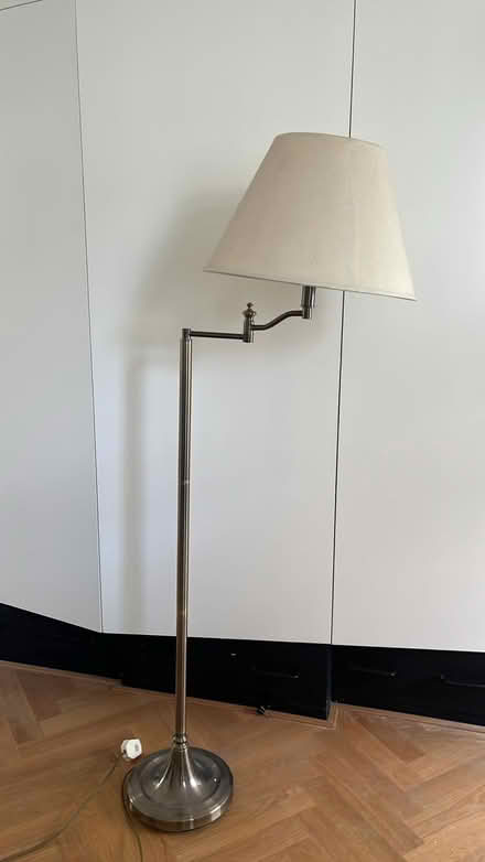Photo of free elegant standard floor standing lamp (Holland Park W11) #1