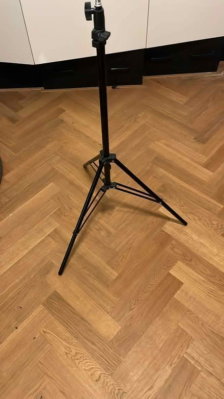 Photo of free tripod (Holland Park W11) #1