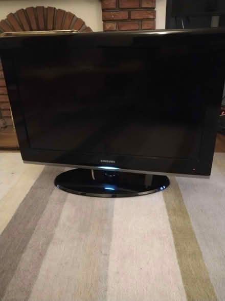 Photo of free TV Samsung 32" (Fleetville) #1