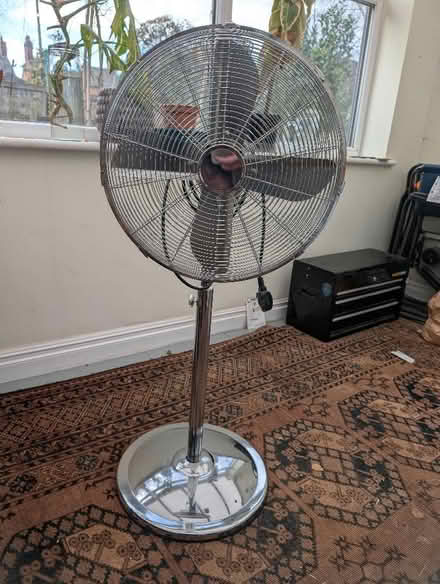 Photo of free Metal floor standing fan (Saltney Ferry CH4) #1
