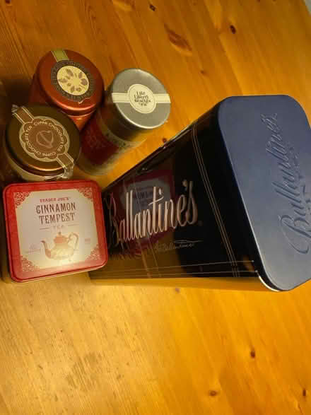 Photo of free Tin containers (60067) #1