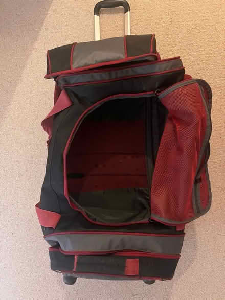 Photo of free Large used wheelie suitcase. Broken handle - see pictures (Brentford TW8) #1