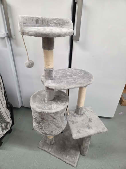 Photo of free Large cat scratching post (Hornby LA2) #1