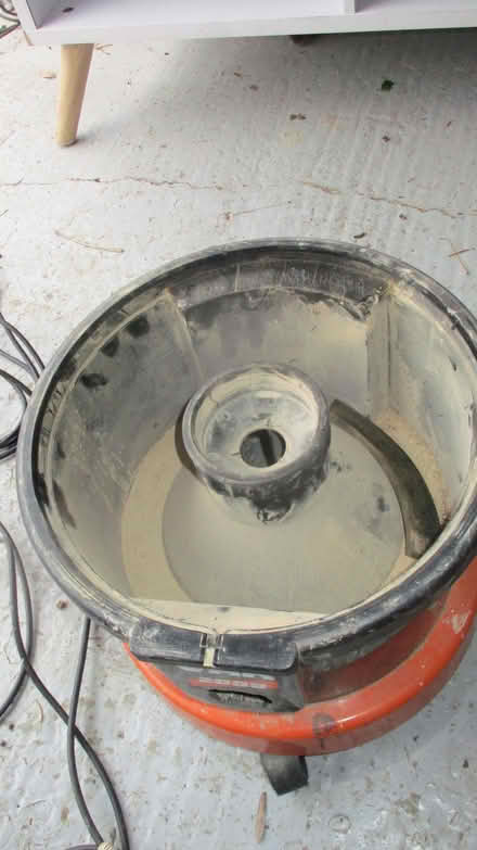 Photo of free VAX 2000 wet cylinder vacuum cleaner (Innsworth GL3) #2