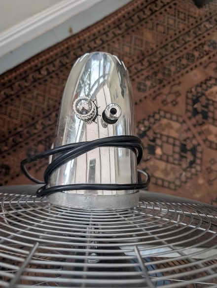 Photo of free Metal floor standing fan (Saltney Ferry CH4) #2