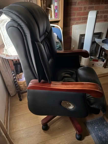 Photo of free Black swivel chair (Linslade LU7) #1