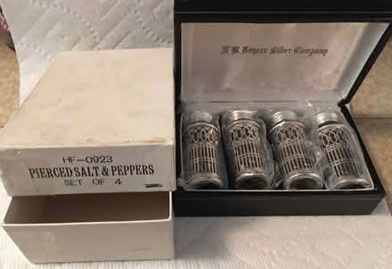 Photo of free Salt and pepper skakers -95014 (Prospect/Stelling) #1