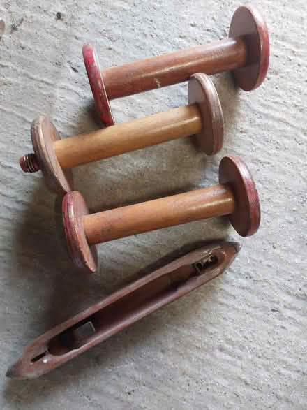 Photo of free 3 bobbins& weft from fabric making (Wrose BD2) #1
