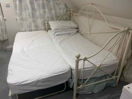 Photo of free Day bed with trundle (Sheet) #4