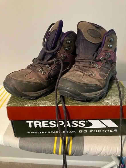 Photo of free Women’s walking boots (Heston UB2) #1