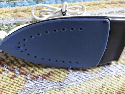 Photo of free Old Philips iron (partially faulty) (East Croydon CR0) #2
