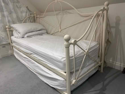 Photo of free Day bed with trundle (Sheet) #2