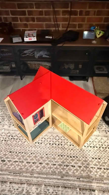 Photo of free Dolls house (Watford/Leavesdon) #3