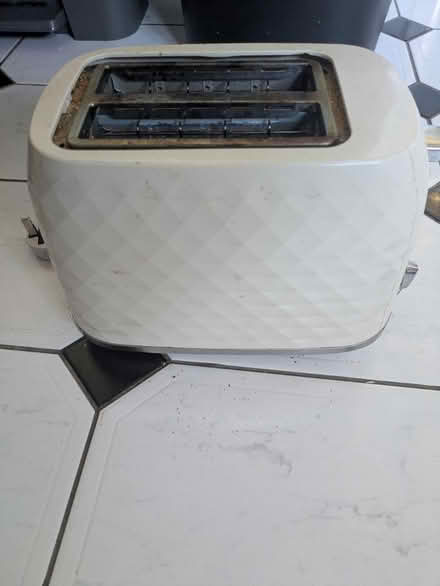 Photo of free Toaster needs new fuse (Wolverhampton WV10) #1