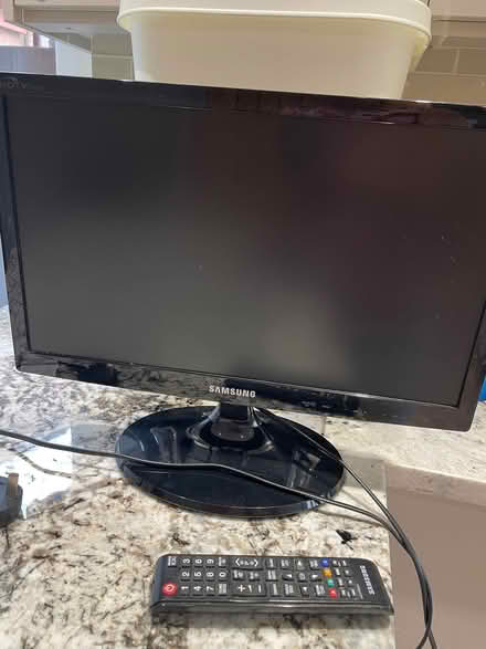Photo of free Samsung 19inch tv - not Smart (Shrub End CO2) #1
