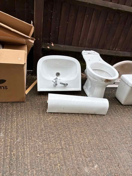 Photo of free Toilets, sinks, etc (Great Horwood MK17) #1