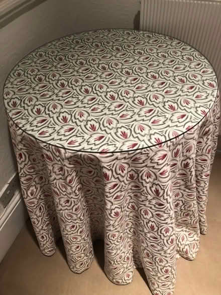 Photo of free Round table (Putney SW15) #1