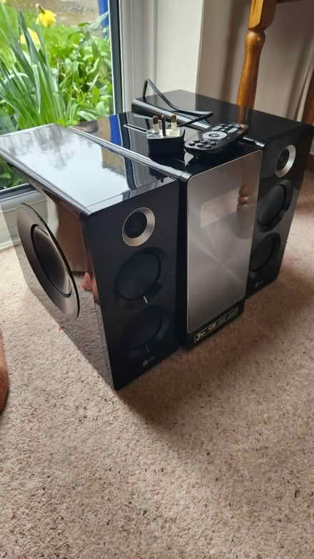 Photo of free LG stereo (Bracknell RG12) #2