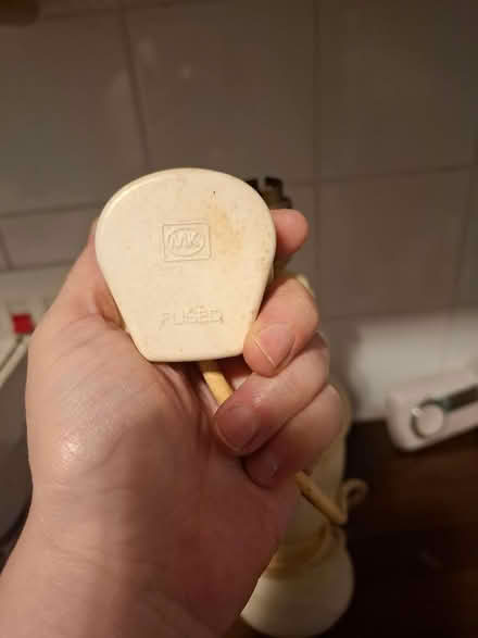 Photo of free Vintage marble lamp (BR3 Beckenham Rd tram stop) #3