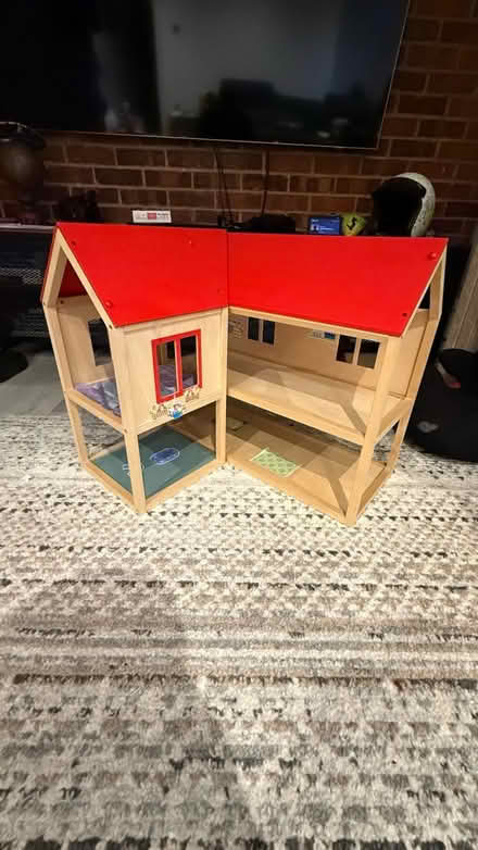 Photo of free Dolls house (Watford/Leavesdon) #1