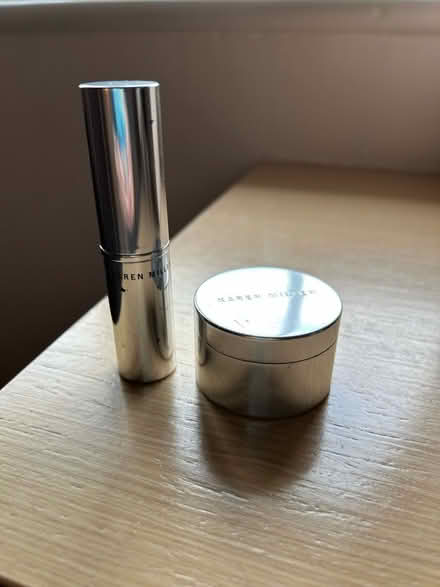 Photo of free Karen Millen gold makeup (Barkham RG41) #1
