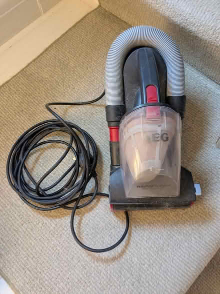 Photo of free Handheld vacuum cleaner (Fleetville AL1) #1