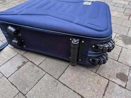 Photo of free Old style suitcase on wheels (The Camp AL1) #4