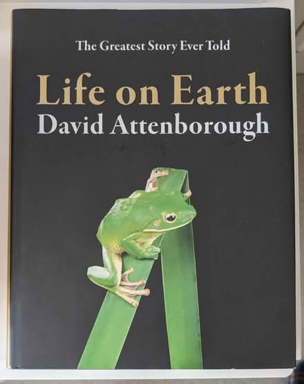 Photo of free Life on Earth book David Attenborou (CB2) #1