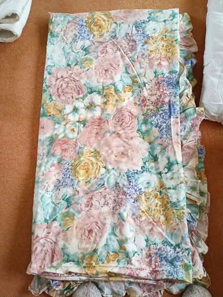 Photo of free Duvet cover, king-size floral (Chalvington BN27) #1