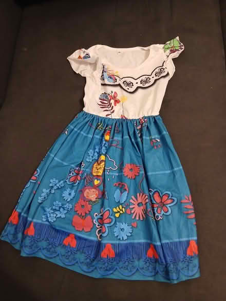 Photo of free 4-5 y/o girls costumes (Coombe Road KT2) #3