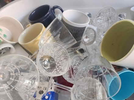 Photo of free Basket of glasses and mugs (PR67FL) #4