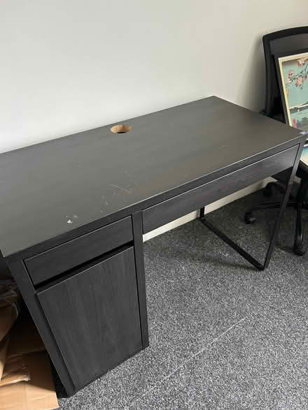 Photo of free Black desk (Tulse Hill SE21) #1