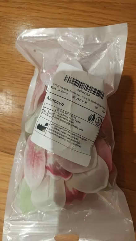 Photo of free 6 x synthetic flowers (Westbourne Park W11) #4