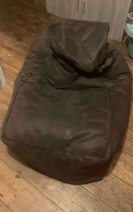 Photo of free Bean bag chair - gaming style (Widmer End HP15) #1