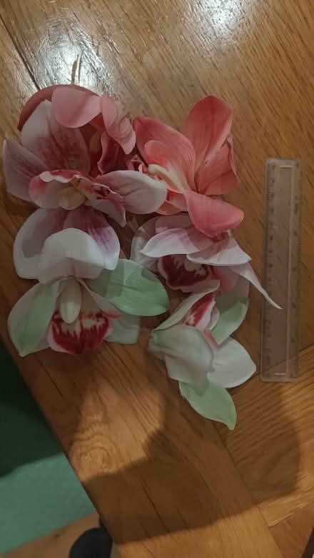 Photo of free 6 x synthetic flowers (Westbourne Park W11) #2