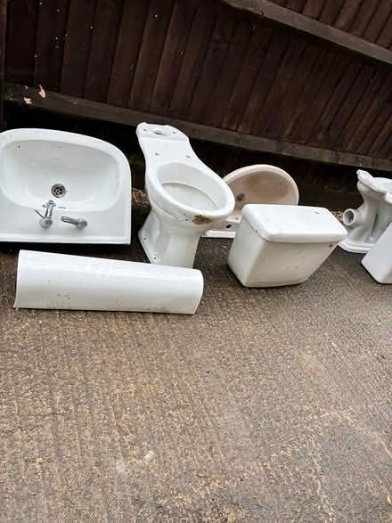 Photo of free Toilets, sinks, etc (Great Horwood MK17) #2