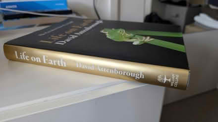 Photo of free Life on Earth book David Attenborou (CB2) #2